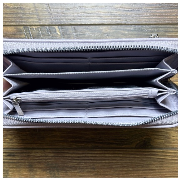 Safe Keeper Lilac Wallet - Picture 2 of 8